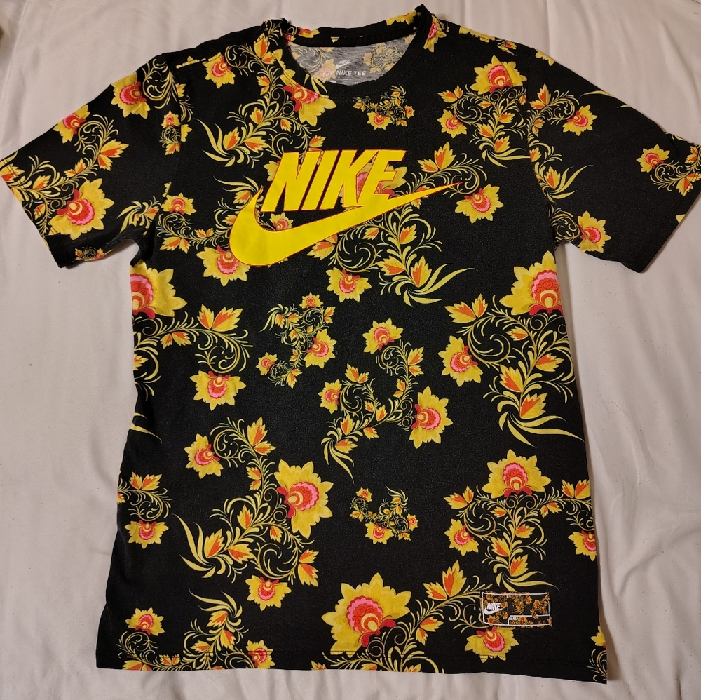 Nike,Discontinued Pattern, Russian  Khokhloma, Size M